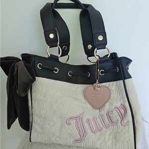 Juicy Couture vintage dreams daydreamer in cream with pink accents